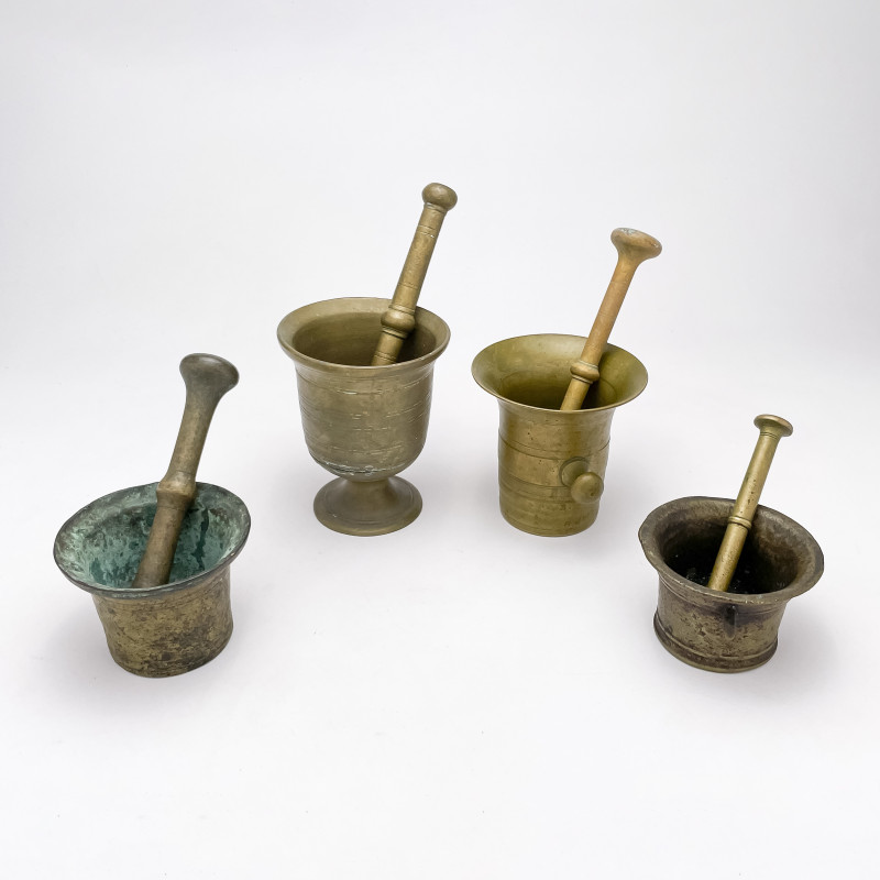 BRONZE MORTAR AND PESTLE GROUP,