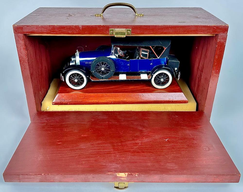 CASED MODEL OF A MARMON MOTOR CAR