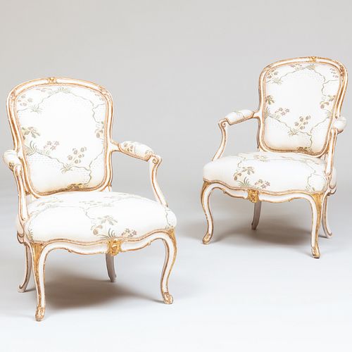 PAIR OF LOUIS XV PAINTED AND PARCEL GILT 3b1e5c