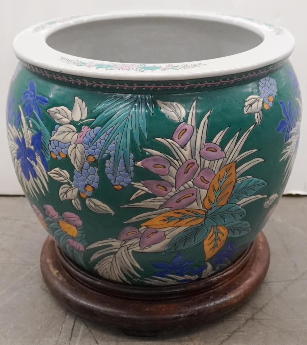 CHINESE ENAMEL DECORATED PORCELAIN 3b214d