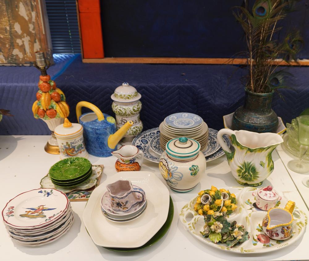 COLLECTION OF PORCELAIN AND CERAMIC 3b2145