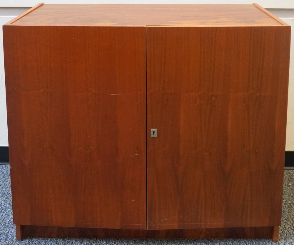 ROMANIAN MID CENTURY MODERN TEAK 3b2172