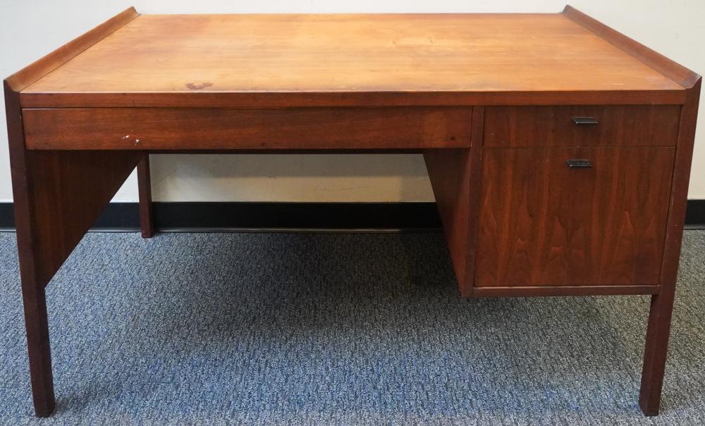 MID CENTURY MODERN TEAK DESKMid Century 3b2225