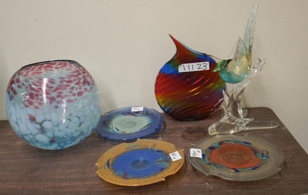 COLLECTION OF SIX ART GLASS AND