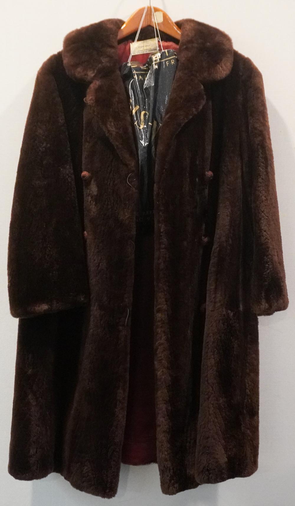 PELETERIA SHEARED BEAVER COAT AND HATPeleteria