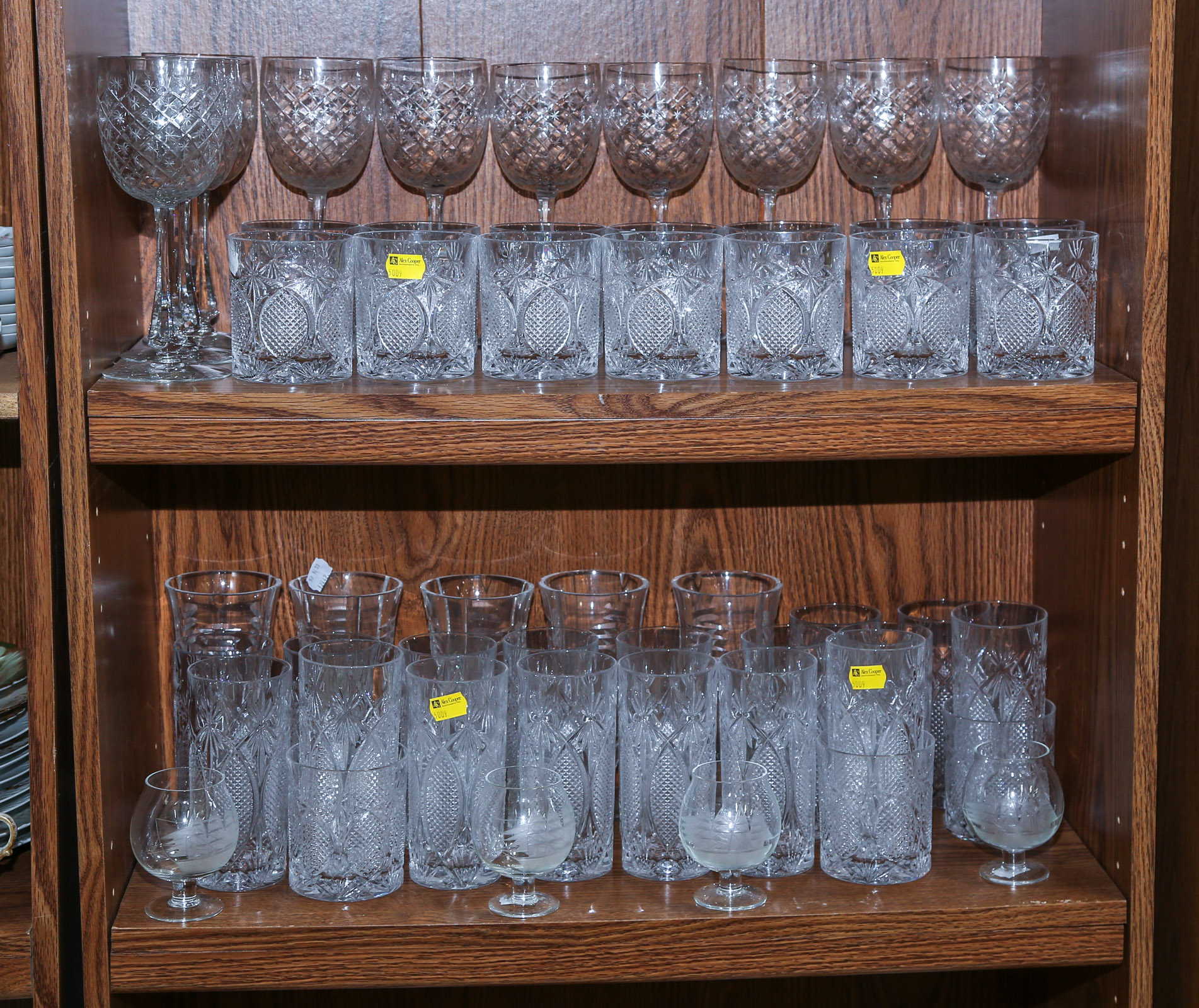 SELECTION OF QUALITY GLASSWARE