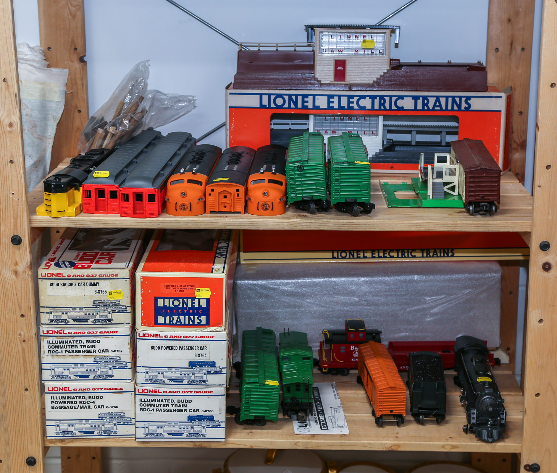 SELECTION OF LIONEL O GAUGE TRAIN 3b2493