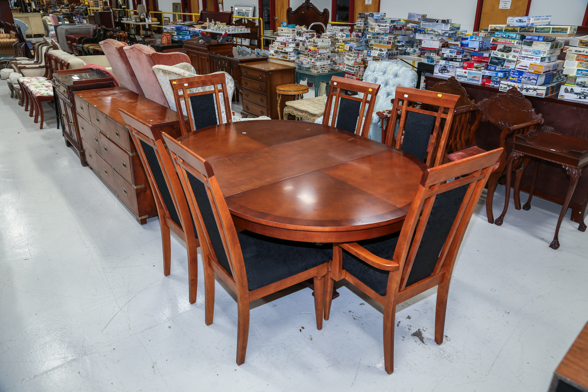 CONTEMPORARY DINING TABLE & SIX CHAIRS