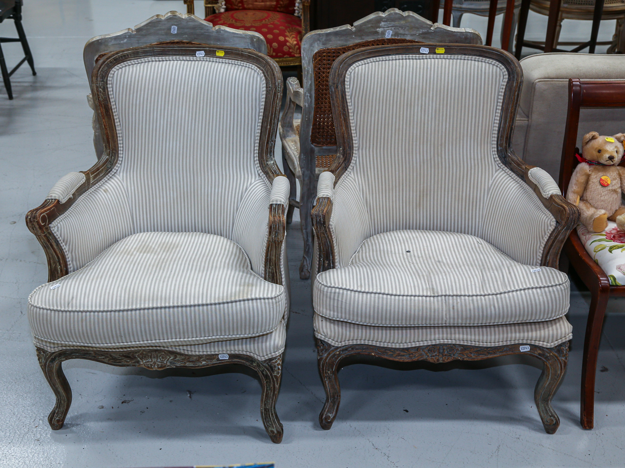 A PAIR OF LOUIS XV STYLE BERGERE 3b24b5