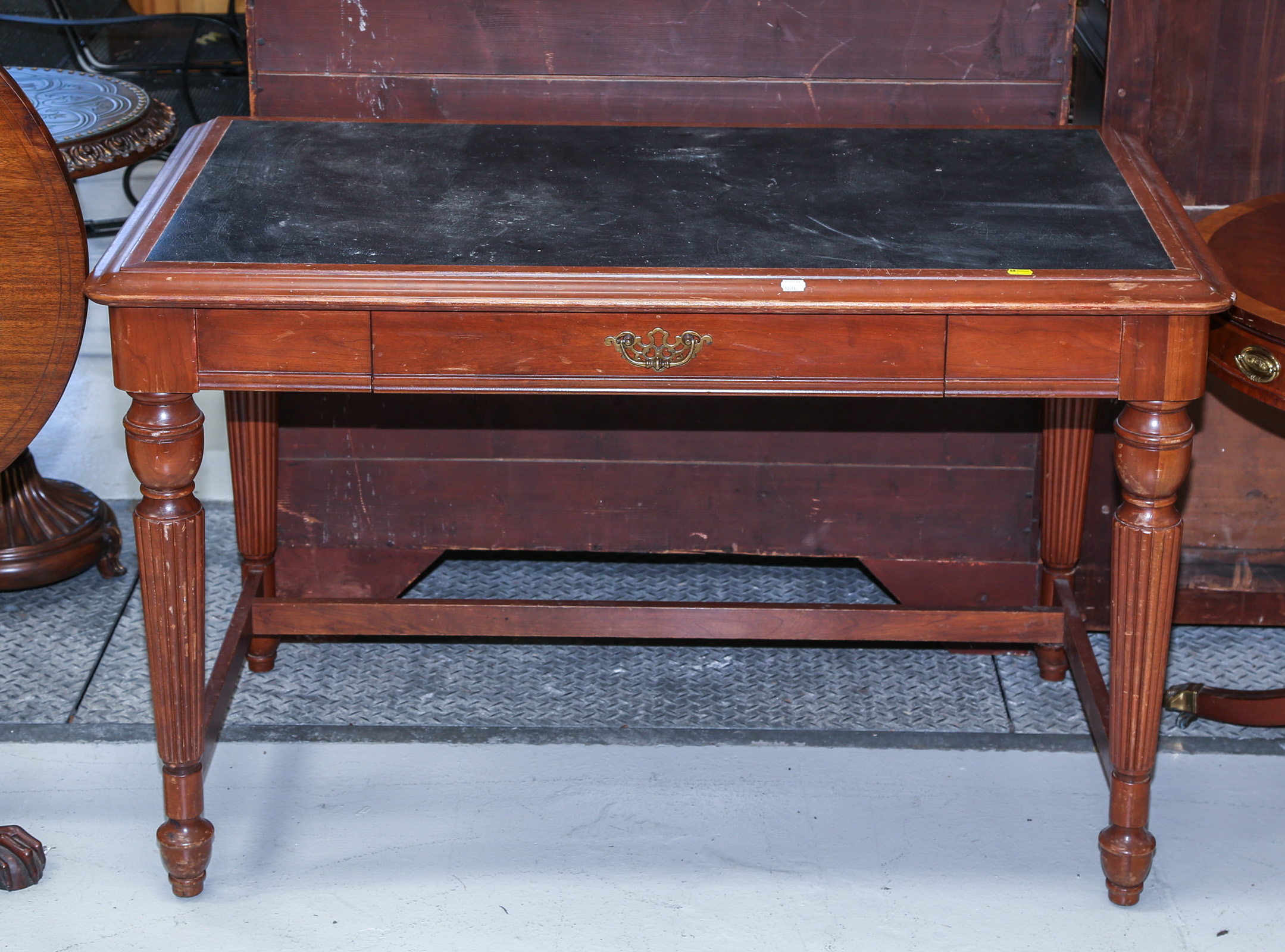 VICTORIAN STYLE WRITING TABLE  3b24db