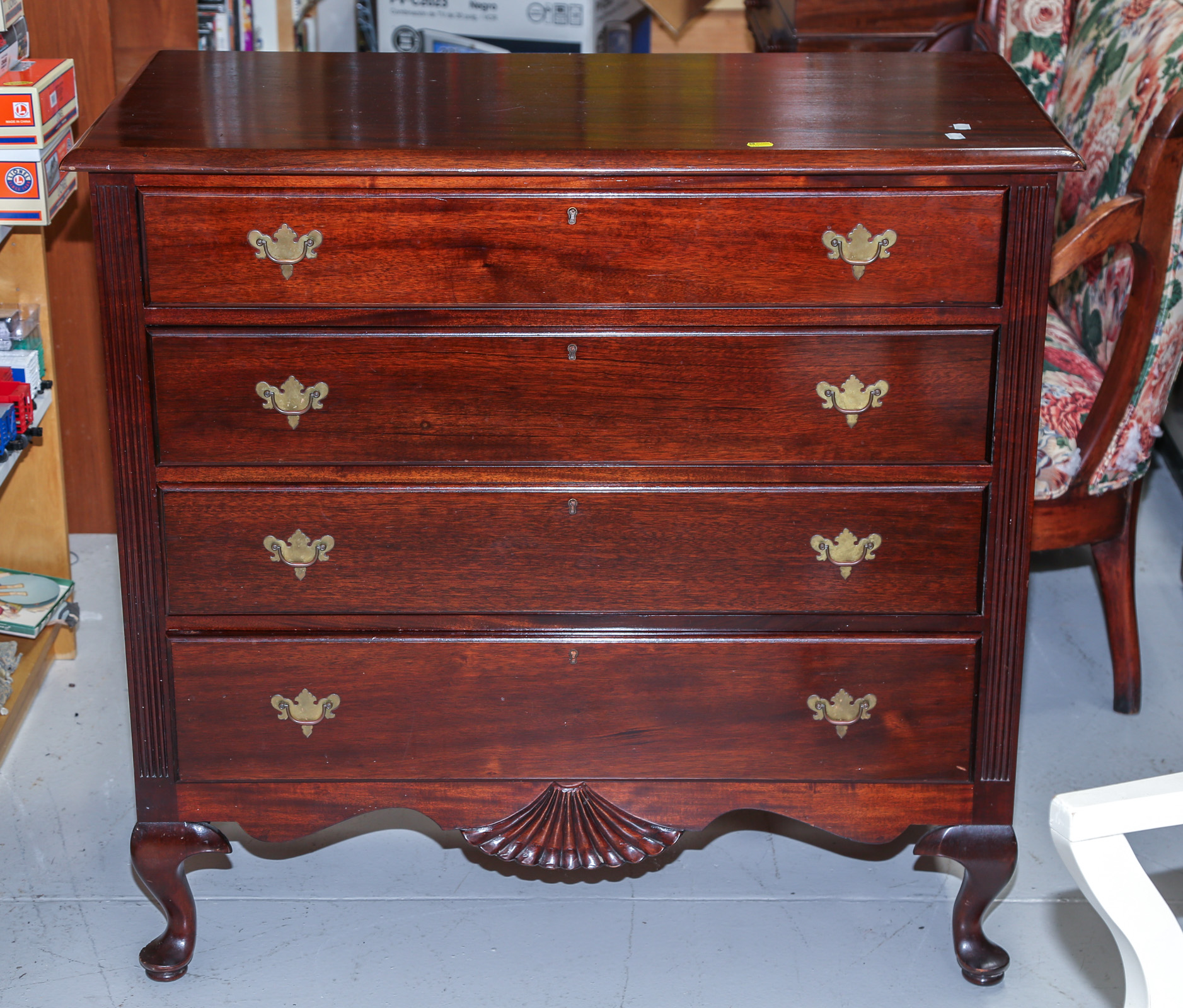 QUEEN ANNE REVIVAL MAHOGANY CHEST 3b24f2