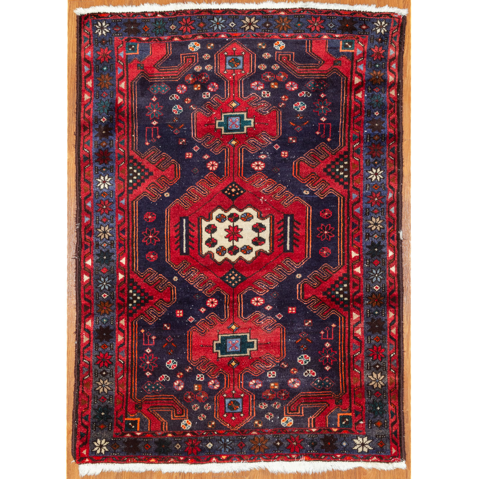 HAMADAN RUG, PERSIA, 3.5 X 4.10