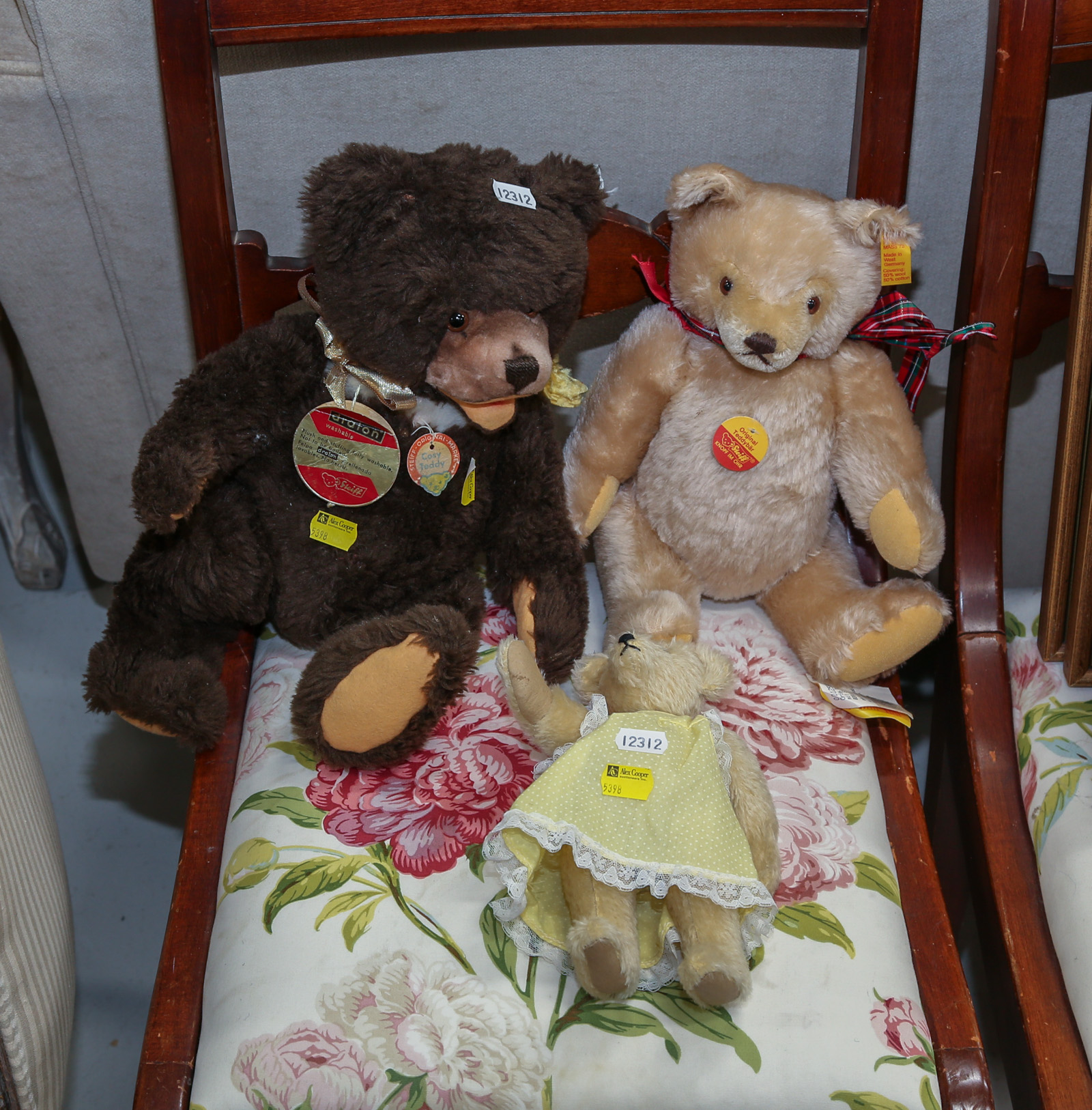 THREE TEDDY BEARS Two are Steiff  3b258b