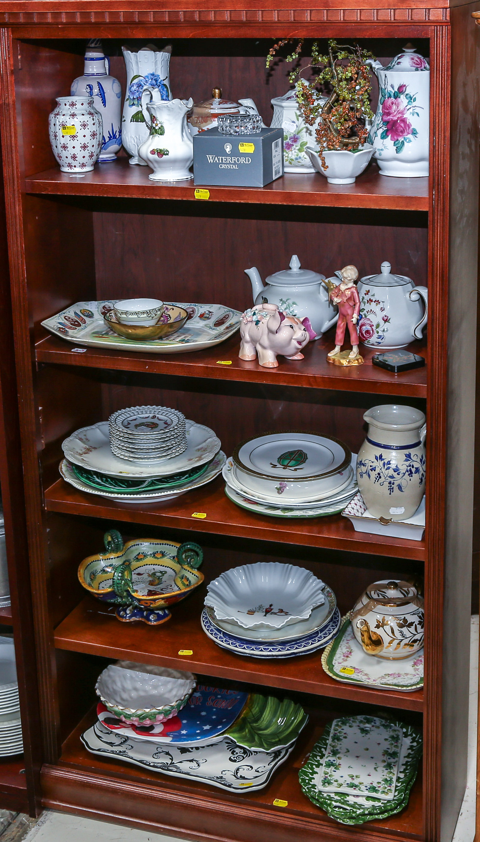 ASSORTMENT OF DECORATIVE CHINA 3b25b2