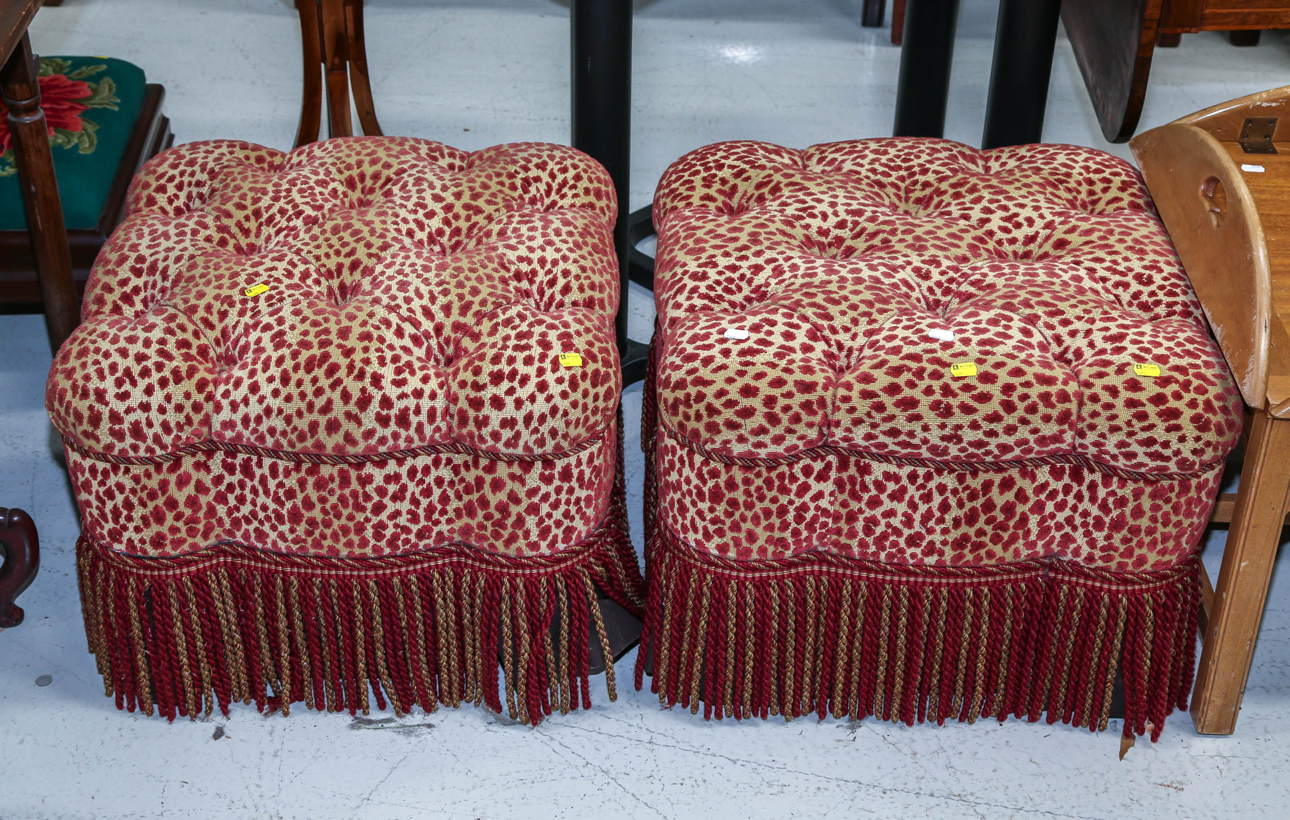 A PAIR OF VIOCTORIAN STYLE OTTOMANS 3b25e8