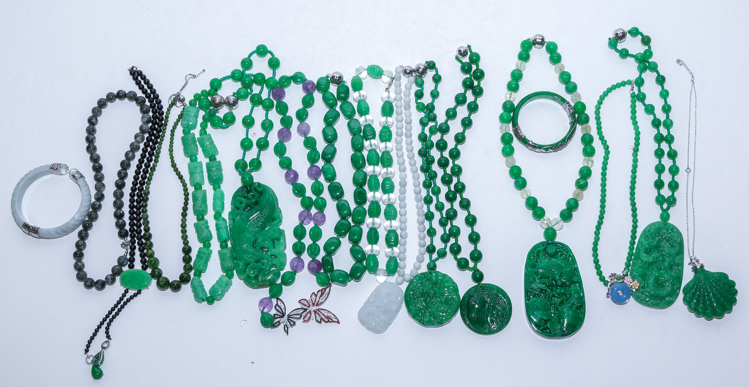 A COLLECTION OF GREEN STONE JEWELRY 3b2637