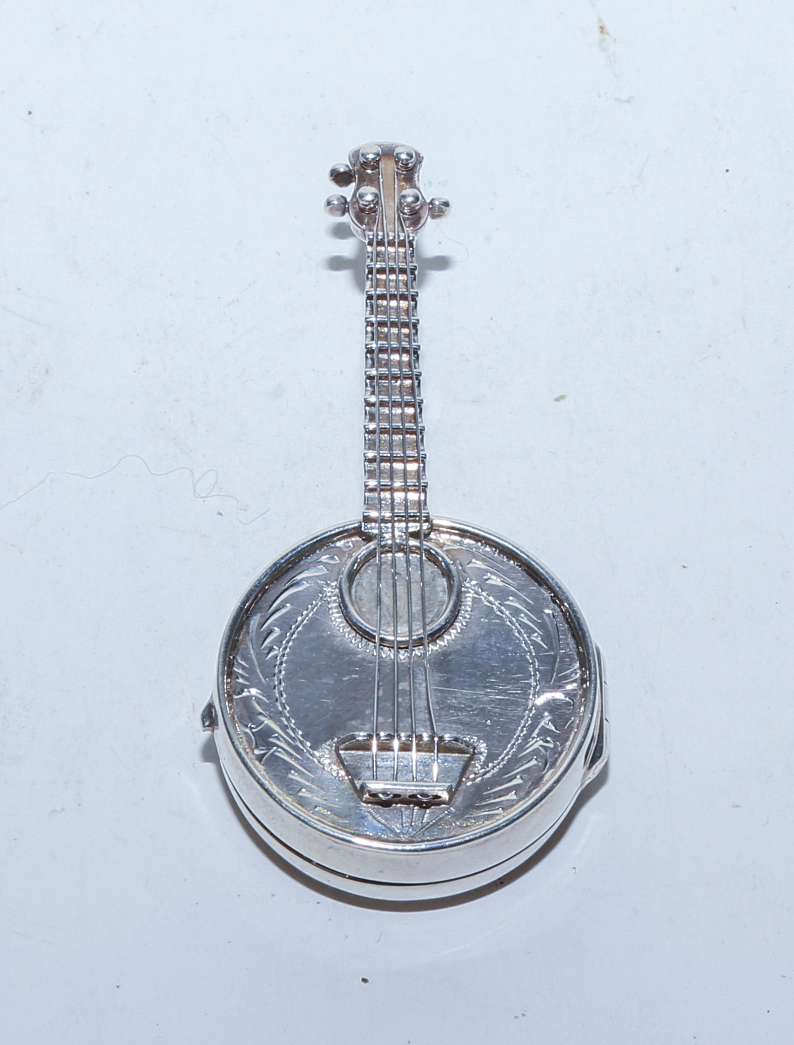 WALLACE STERLING BANJO PILL BOX 3b264d