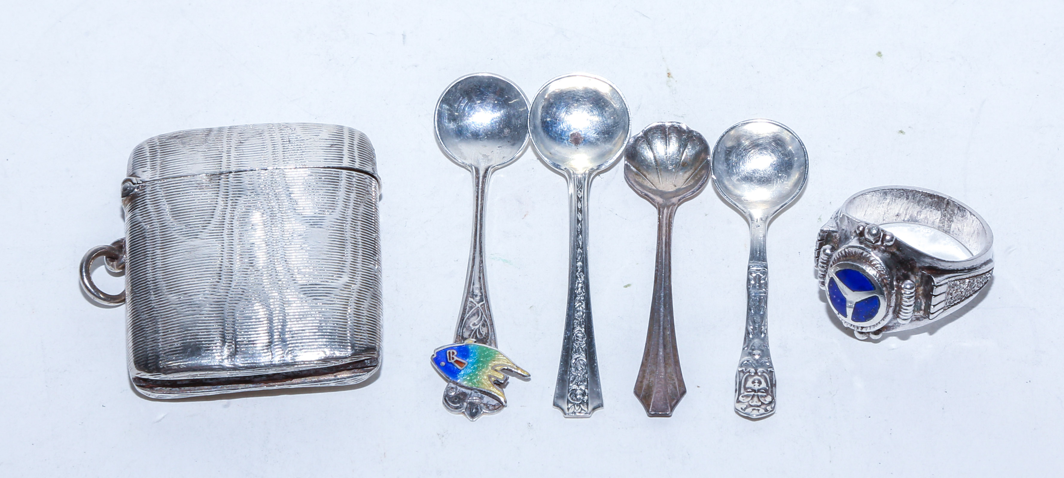 ASSORTMENT OF MOSTLY STERLING ITEMS