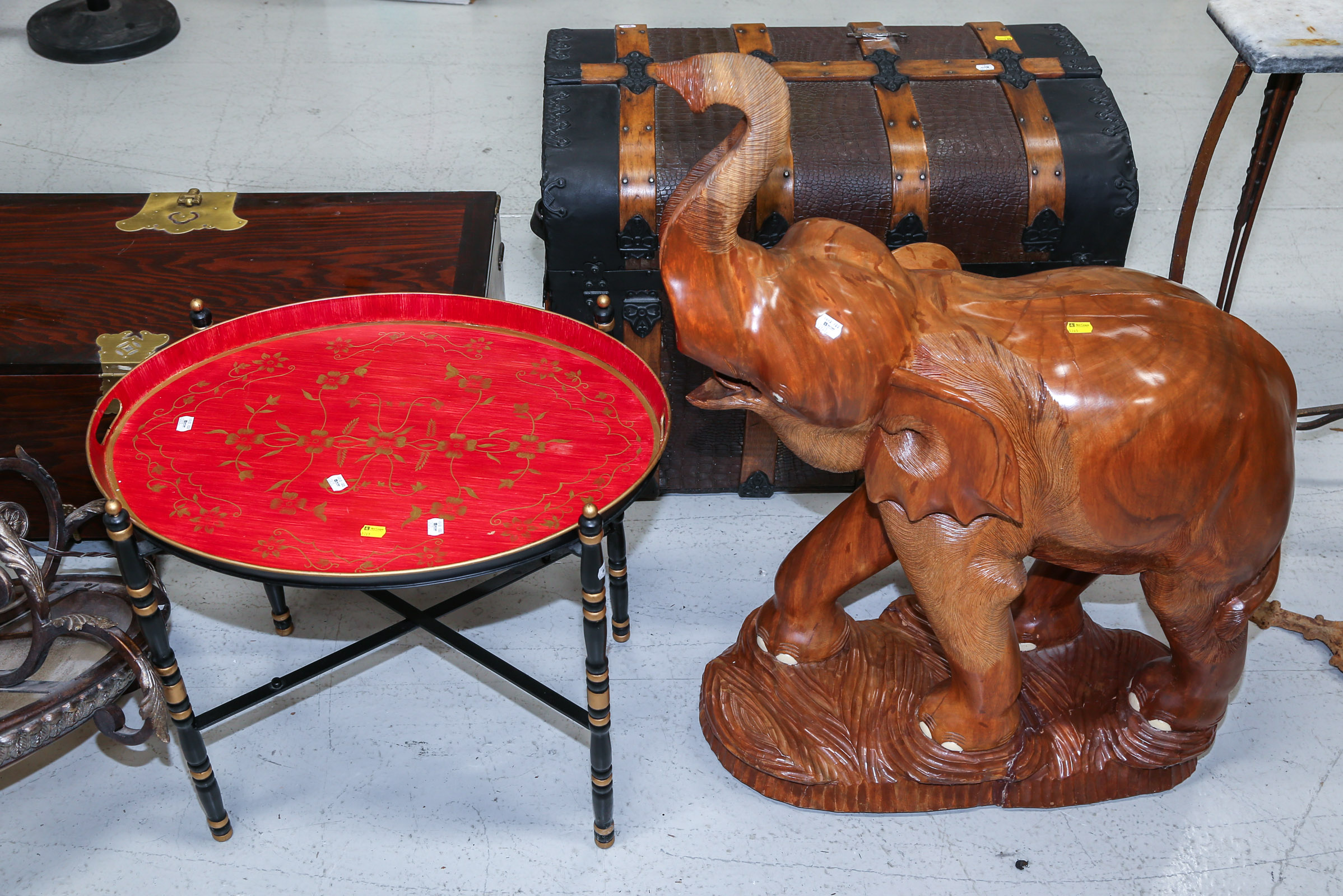 LARGE CARVED TEAK ELEPHANT TRAY 3b26f1