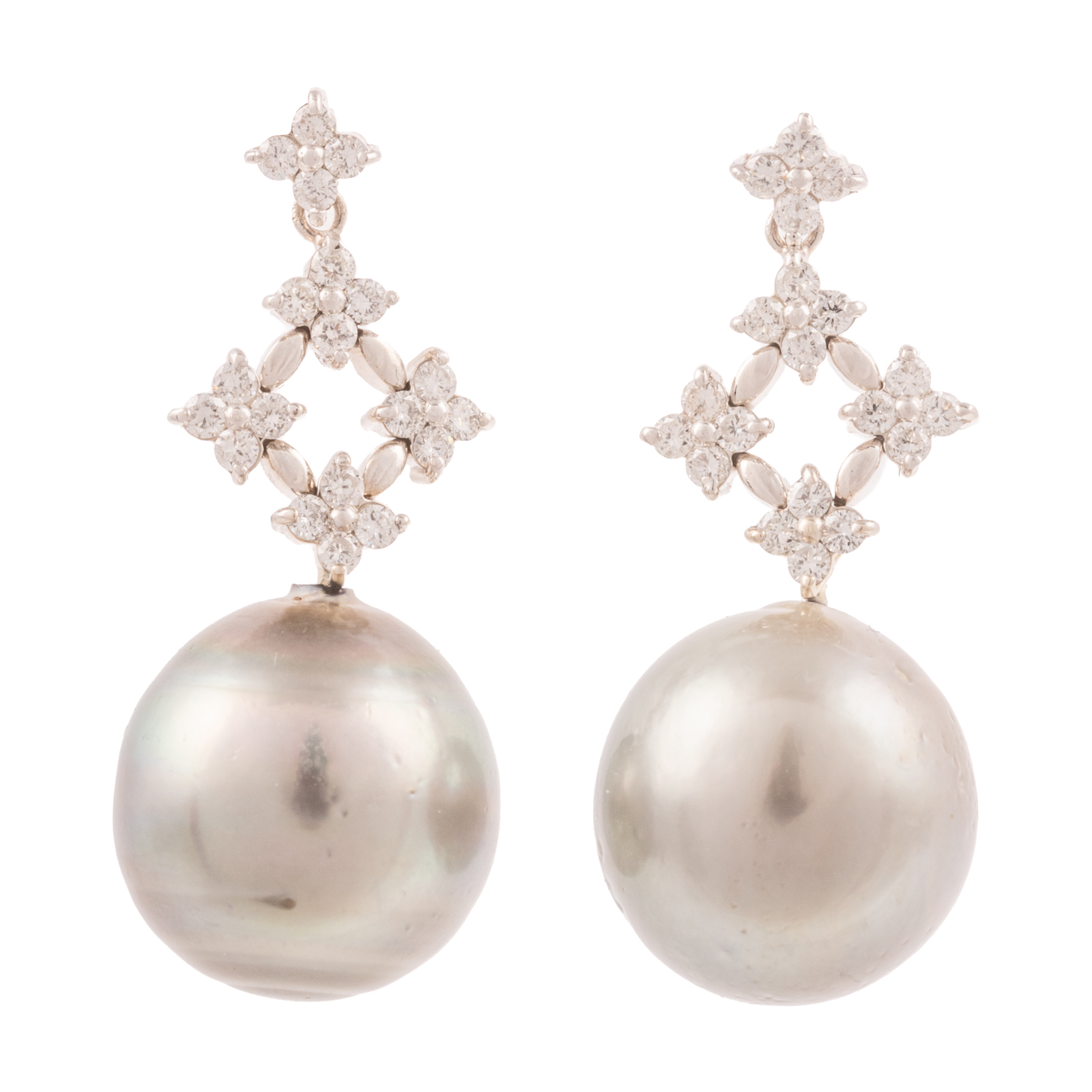 A PAIR OF 16 MM SOUTH SEA PEARL 3b2779