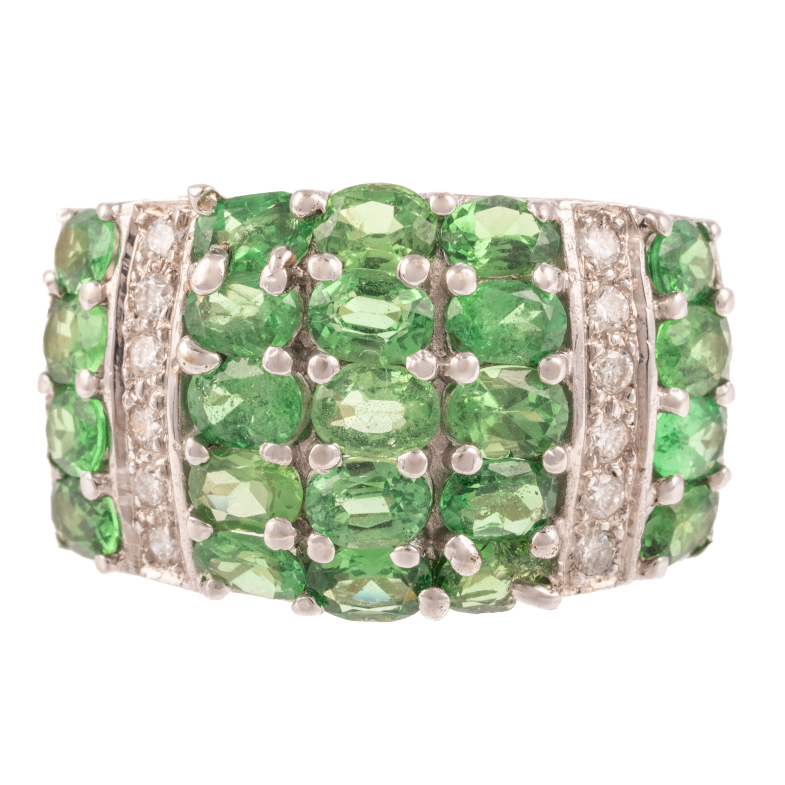 A TSAVORITE & DIAMOND RING IN 18K