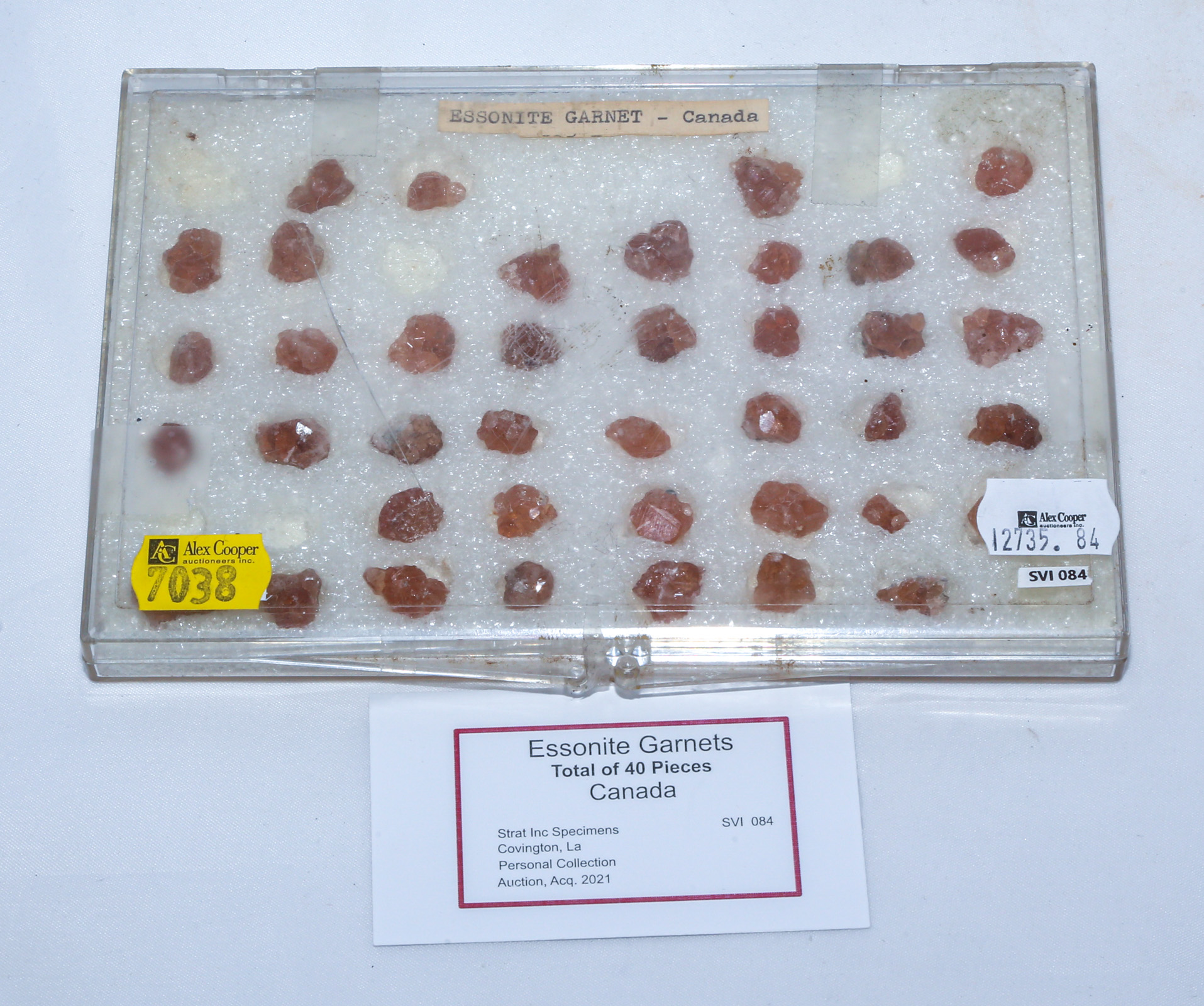 SELECTION OF 40 ESSONITE GARNETS 3b2a65