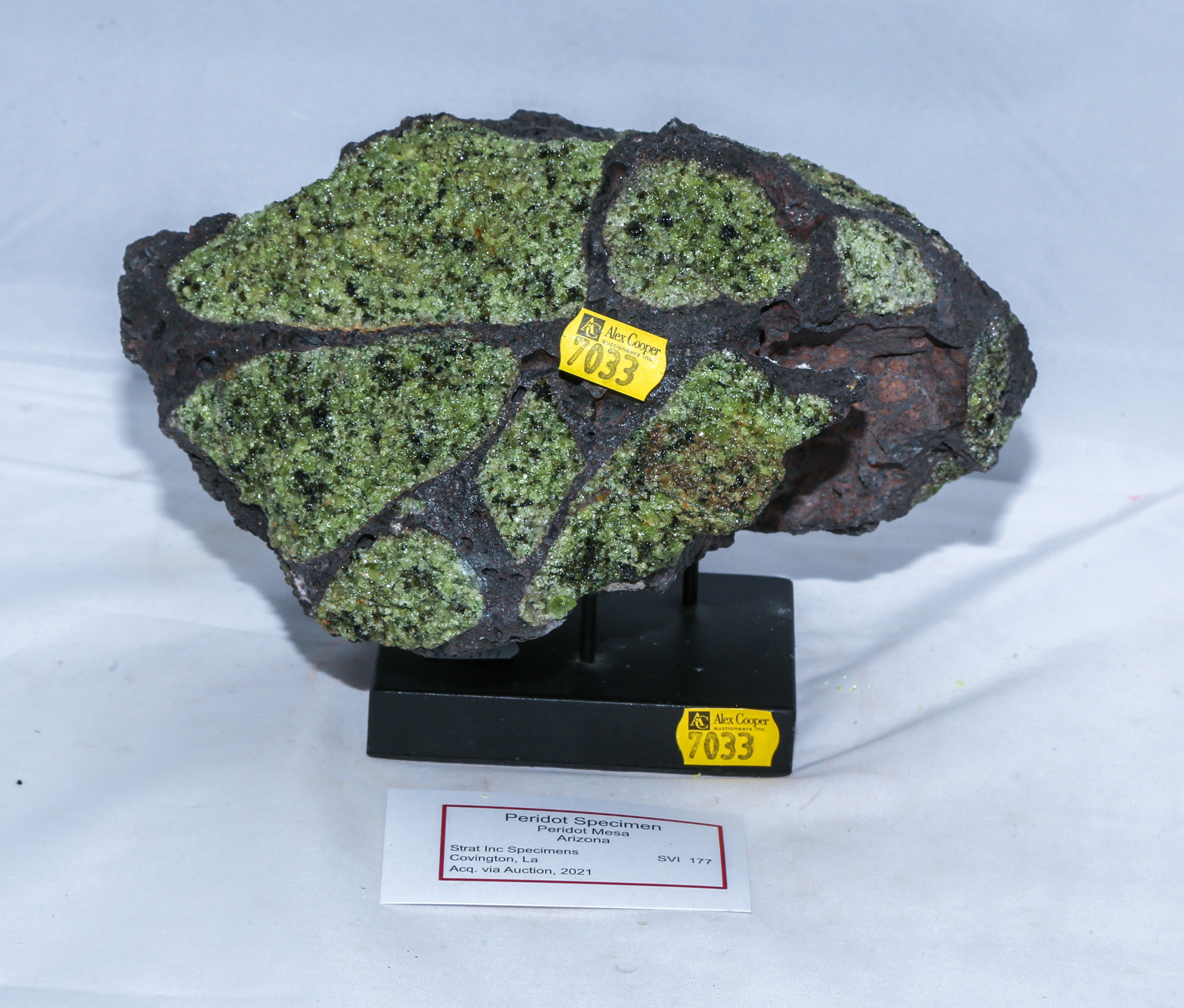 LARGE VOLCANIC PERIDOT MINERAL