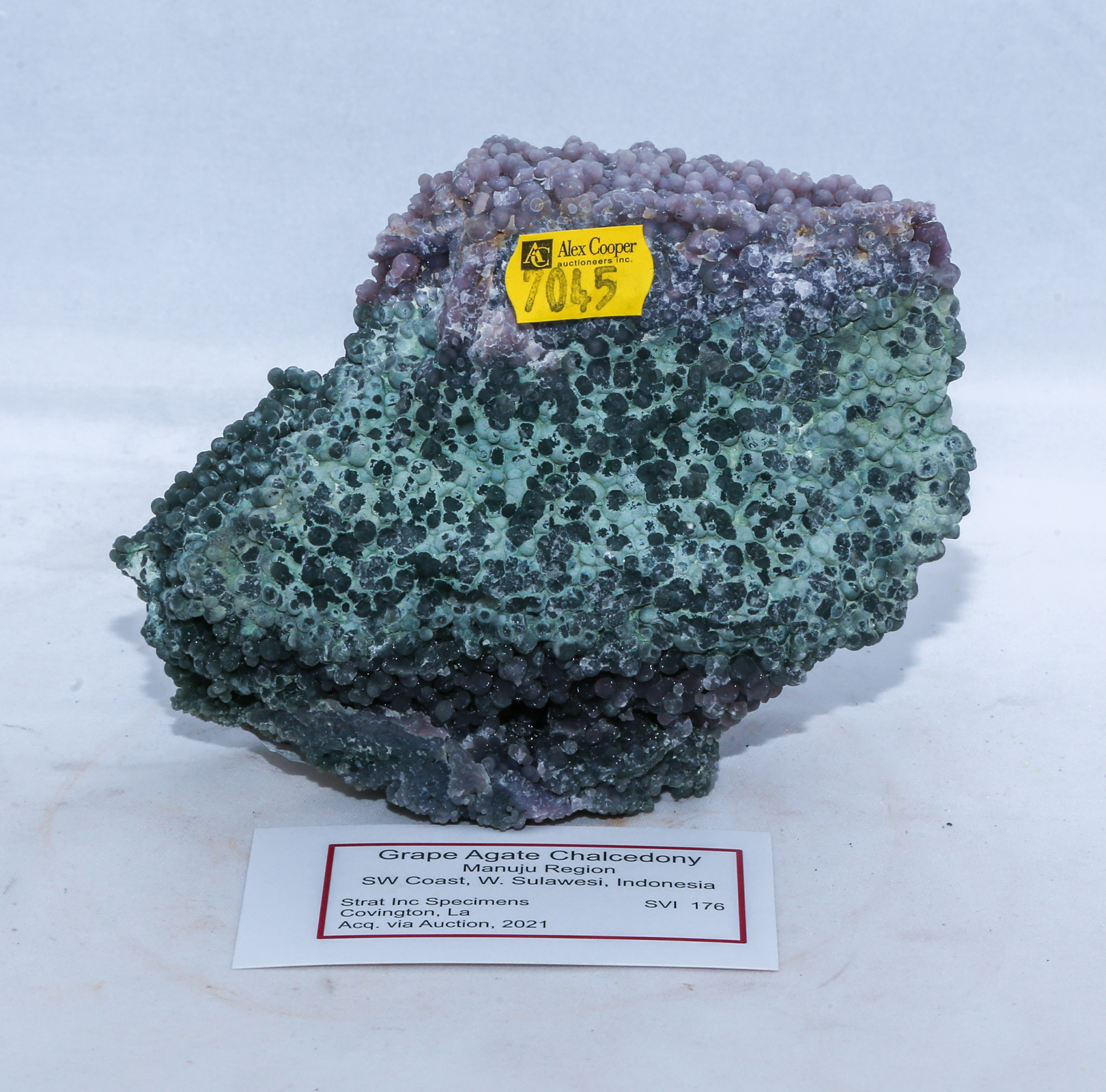 GRAPE AGATE CHALCEDONY MINERAL SPECIMEN