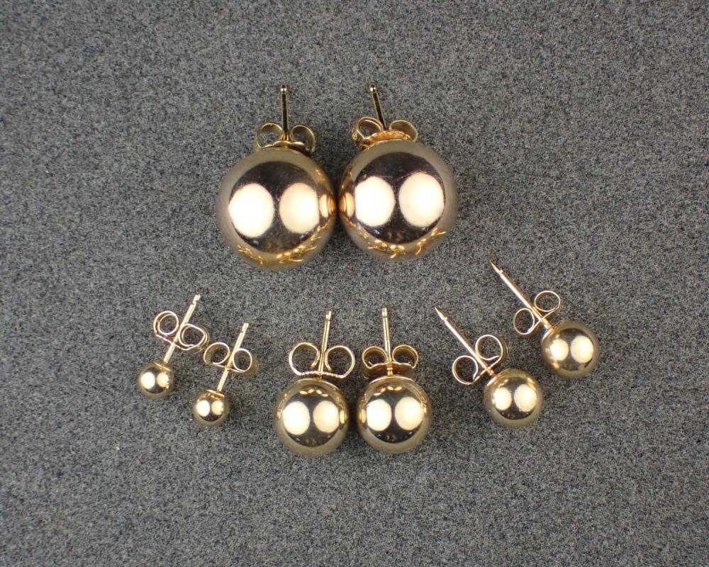 FOUR PAIRS OF FOURTEEN KARAT GOLD 3b2c1b