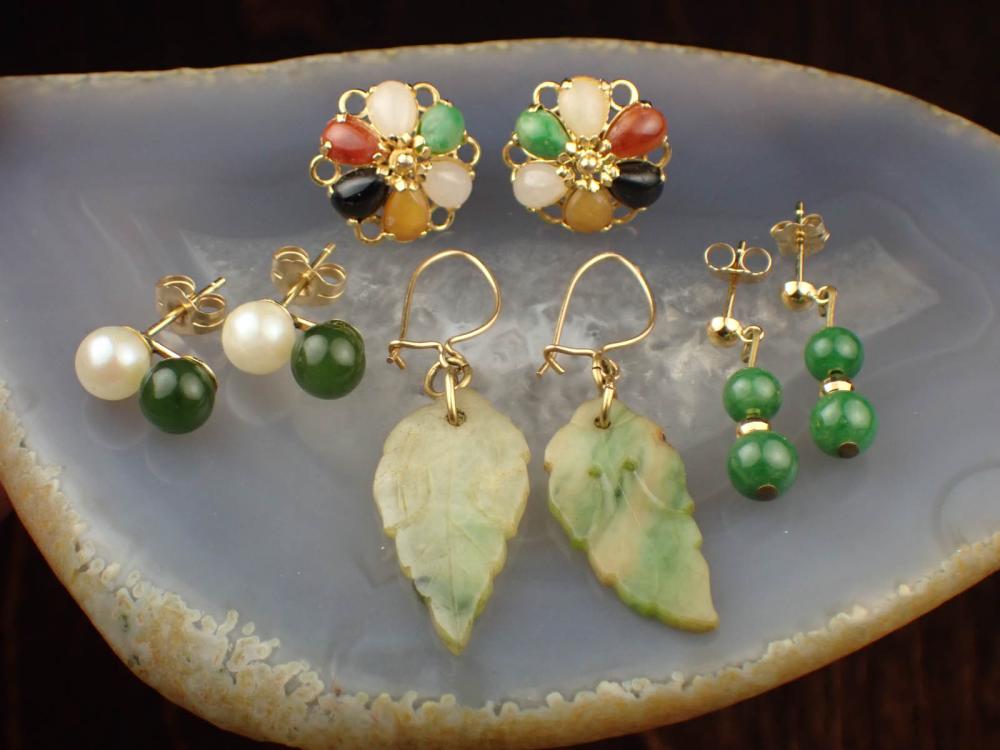 FOUR PAIRS OF JADE AND YELLOW GOLD 3b2cb0