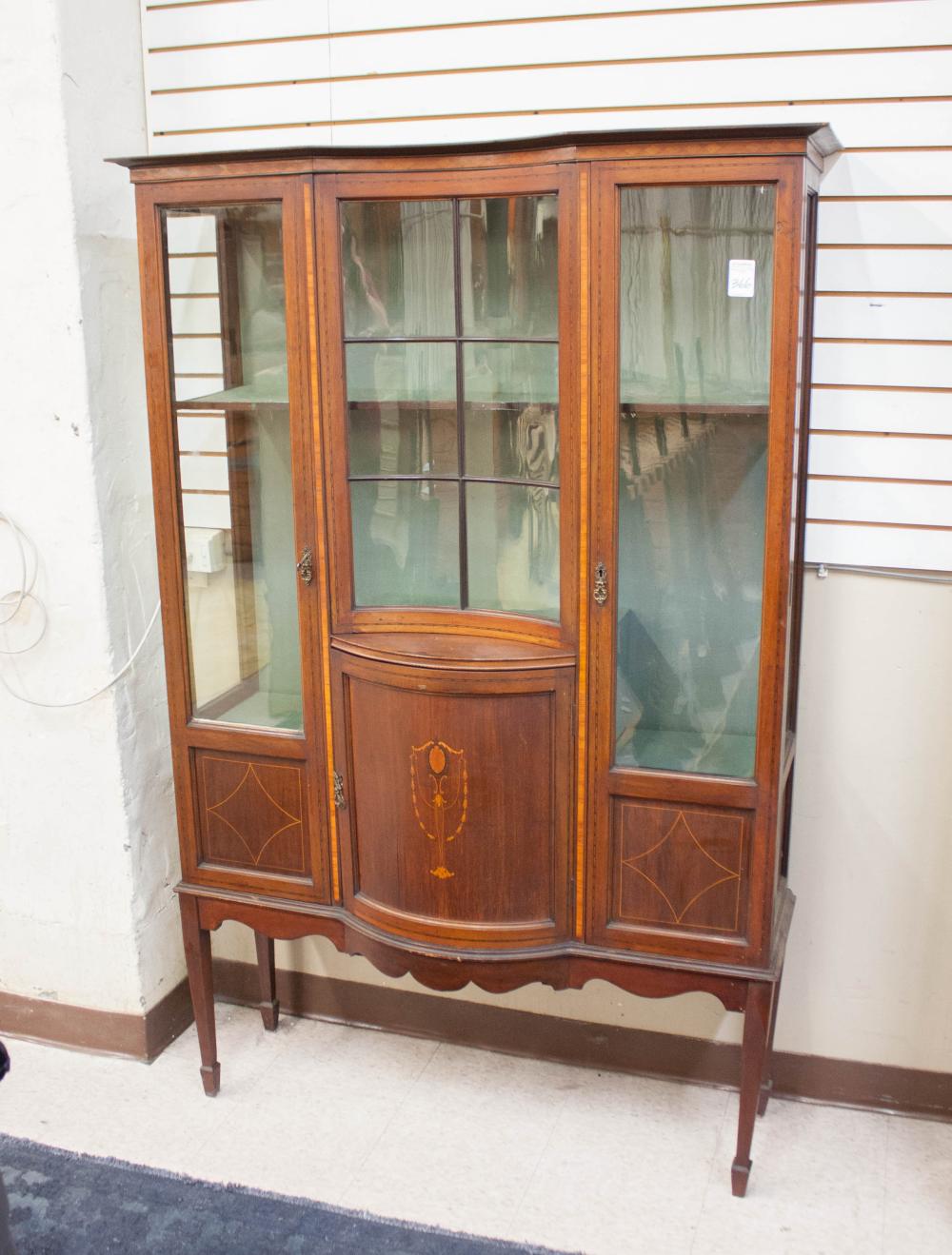 AN EDWARDIAN INLAID MAHOGANY CHINA 3b2d3e