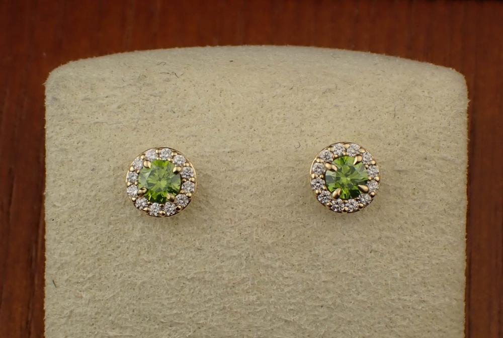 GREEN AND WHITE DIAMOND EAR STUDSGREEN 3b2dac