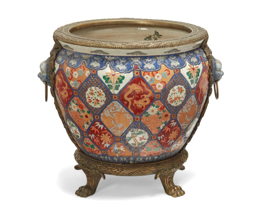 AN IMARI STYLE PORCELAIN JARDINI REAn 3b2e4d