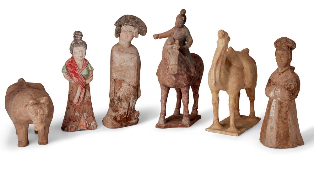 A GROUP OF CHINESE POTTERY BURIAL FIGURESA