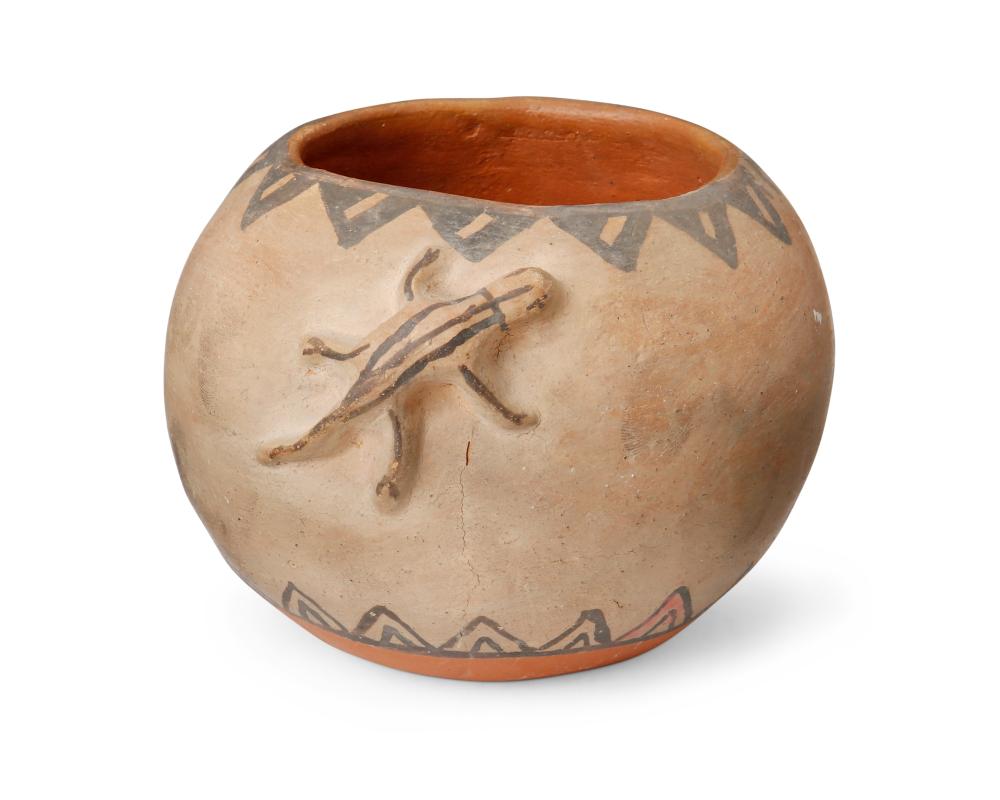 A COCHITI PUEBLO LIZARD POTTERY 3b2f49