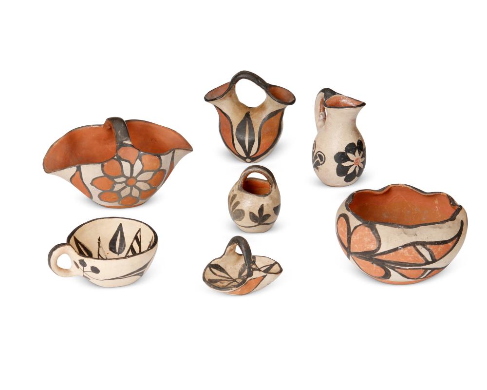 A GROUP OF SANTO DOMINGO PUEBLO POTTERY