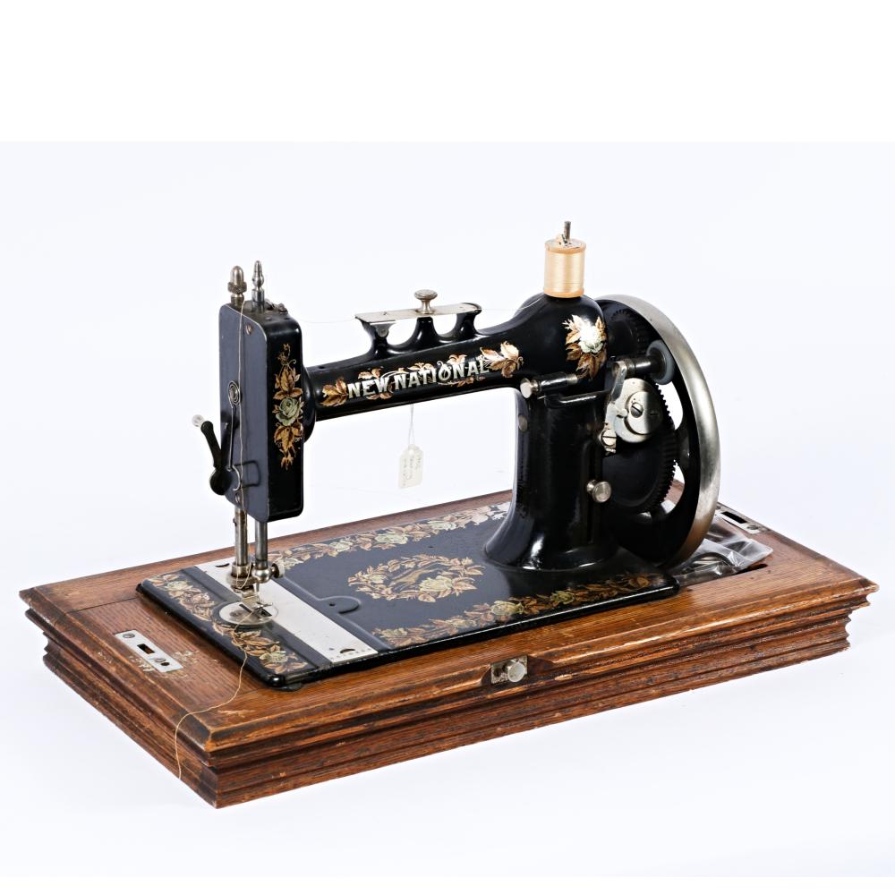 NEW NATIONAL ANTIQUE PORTABLE SEWING