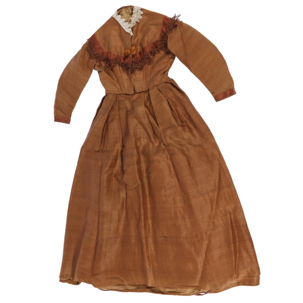 VICTORIAN WOMEN S DRESS WITH LACE 3b3068