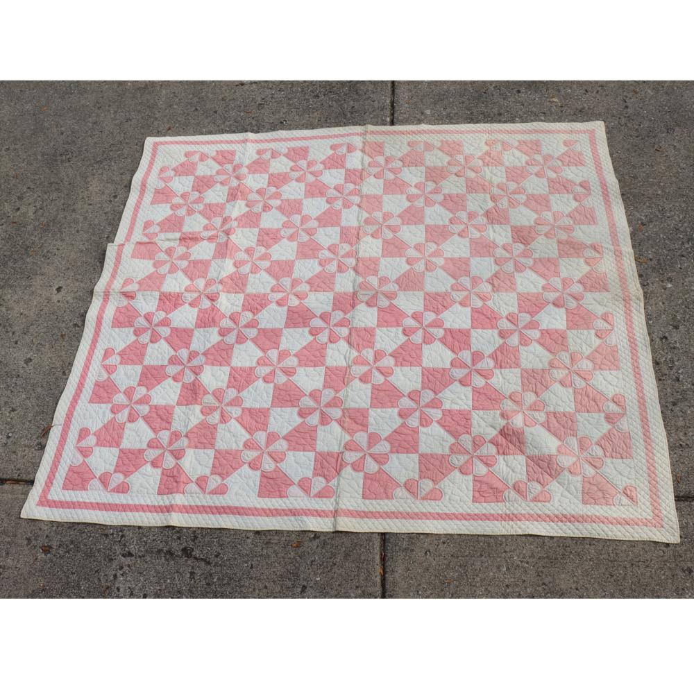 VINTAGE PINK AND WHITE FLOWER CENTER 3b30b4