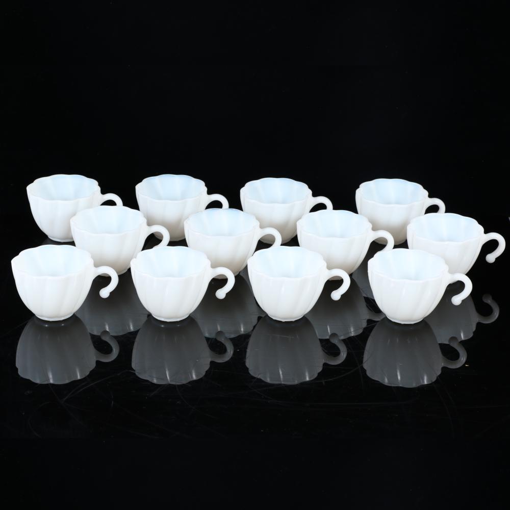 SERVICE FOR 12 MILK GLASS PUNCH 3b30c9