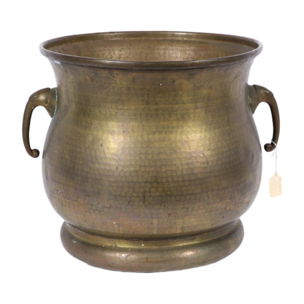 LARGE BRASS PLANTER URN WITH ELEPHANT 3b30da