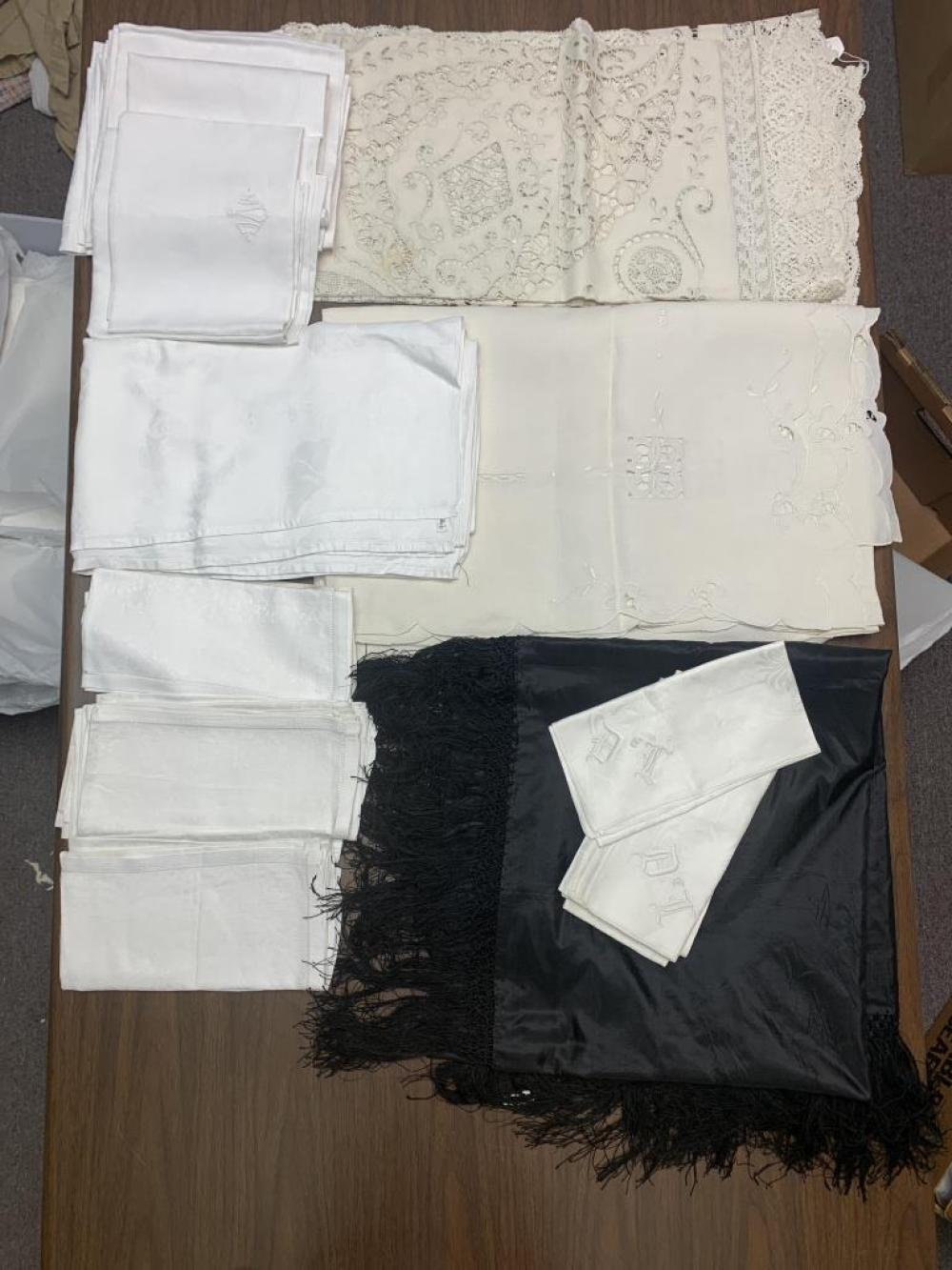 BOX LOT OF LINENS AND LACE TABLECLOTHS  3b30ff