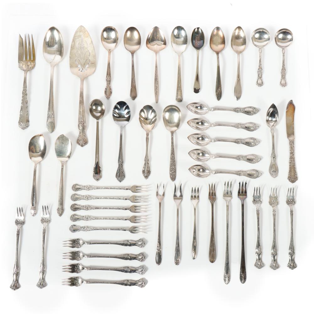 COLLECTION OF SILVERPLATE FLATWARE 3b30f9