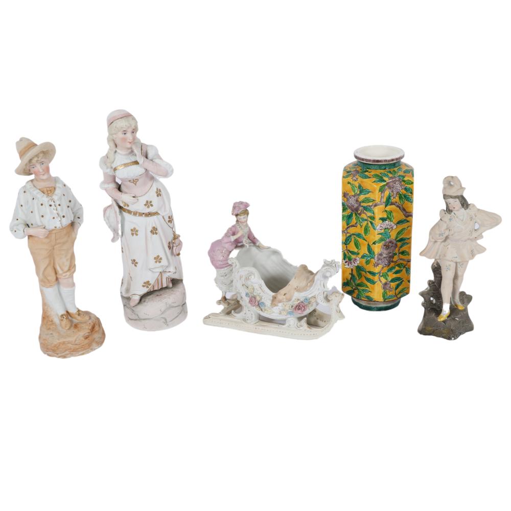 GROUP OF CERAMIC FIGURINES WITH 3b310b