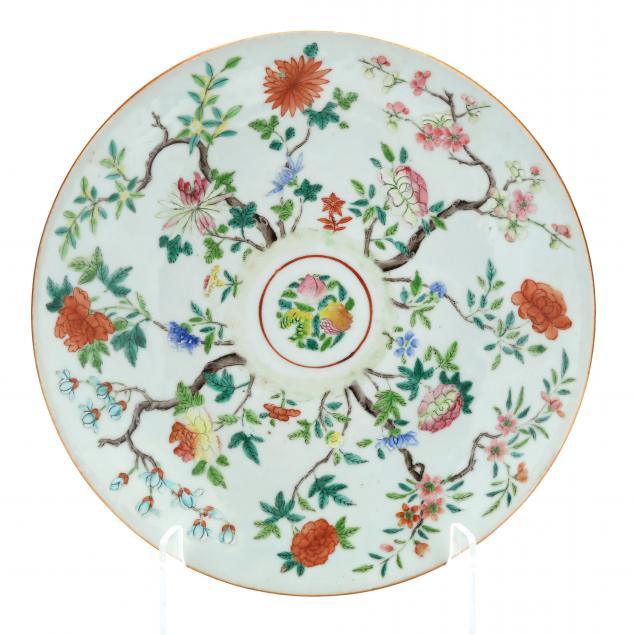 A CHINESE PORCELAIN FAMILLE ROSE