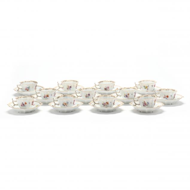 MEISSEN SET OF TWELVE DEMITASSE 3b31ed