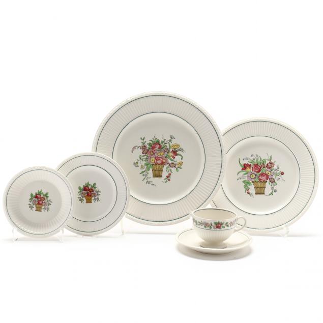 A WEDGWOOD BELMAR LARGE DINNER