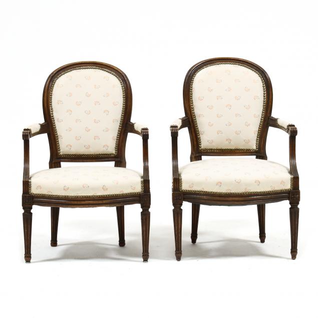 PAIR OF LOUIS XVI STYLE DIMINUTIVE 3b3279