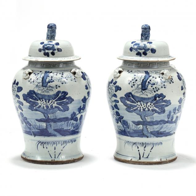 A PAIR OF LARGE CHINESE BLUE AND 3b331b