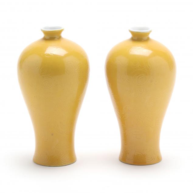 A PAIR OF CHINESE YELLOW GLAZED